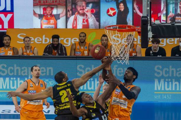 军拱手让人 军拱手让人